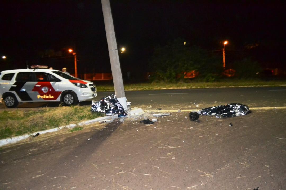 Foto 11 de 11 — Dois jovens morrem após moto bater violentamente em poste